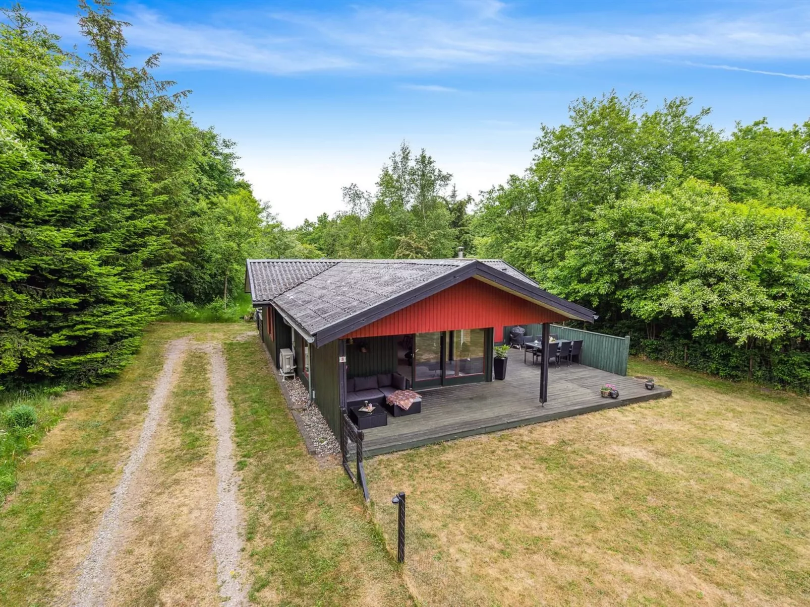 "Nyalle" - 30km from the sea-Outside