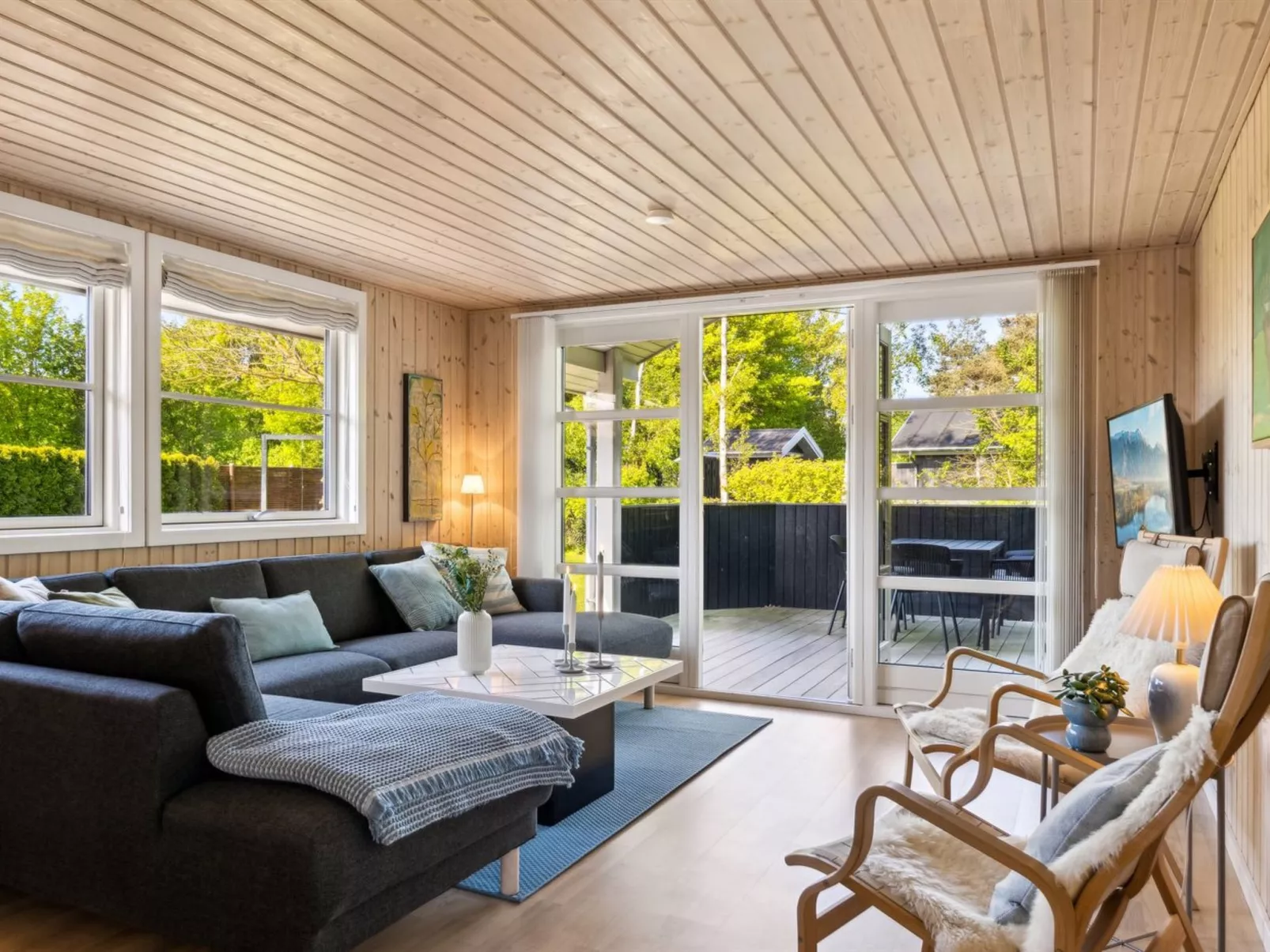 "Melvin" - 700m from the sea-Dedans