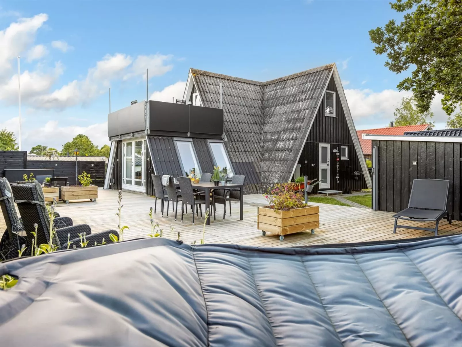 "Hunding" - 600m from the sea