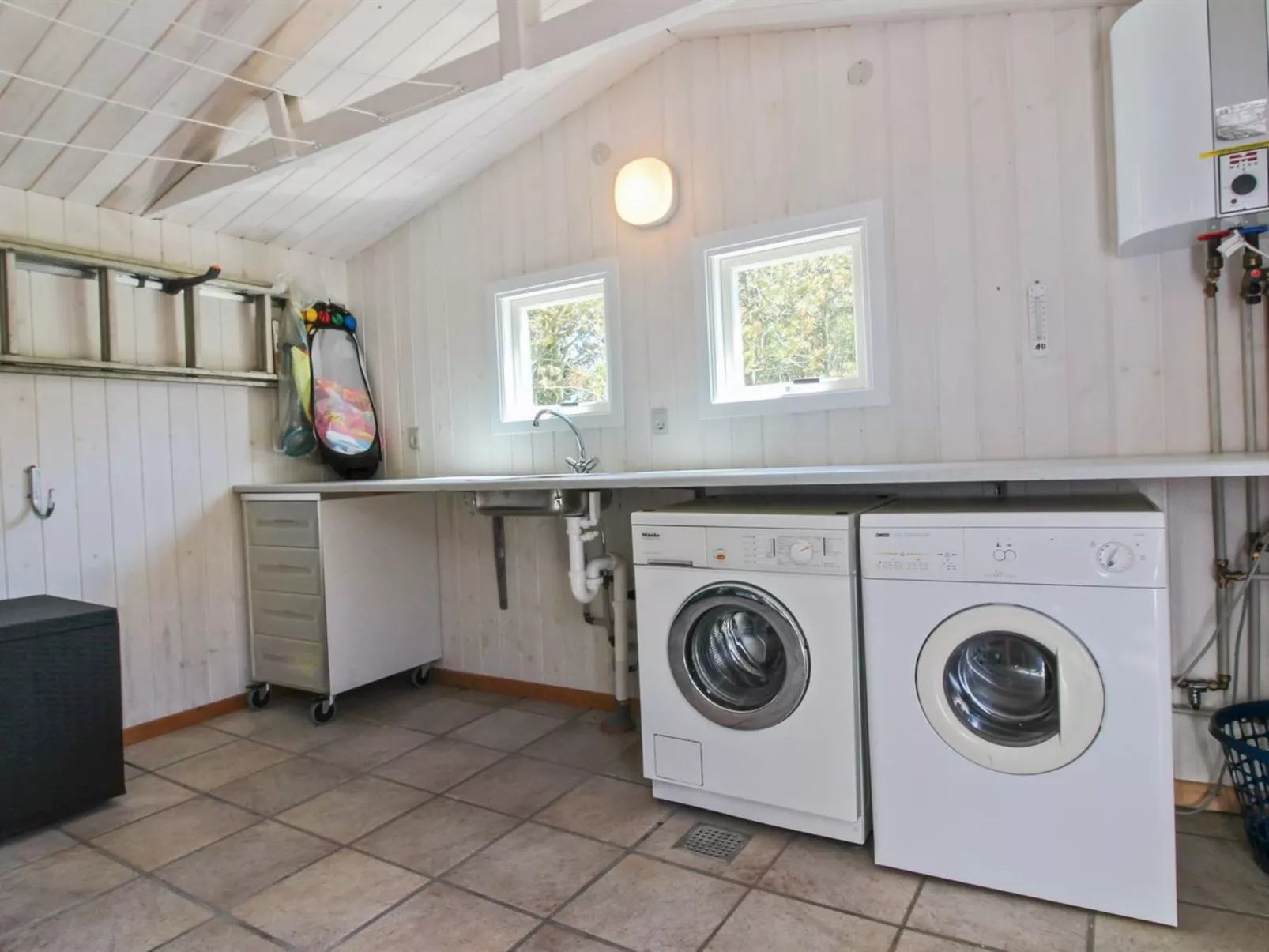 "Hillmari" - 200m from the sea