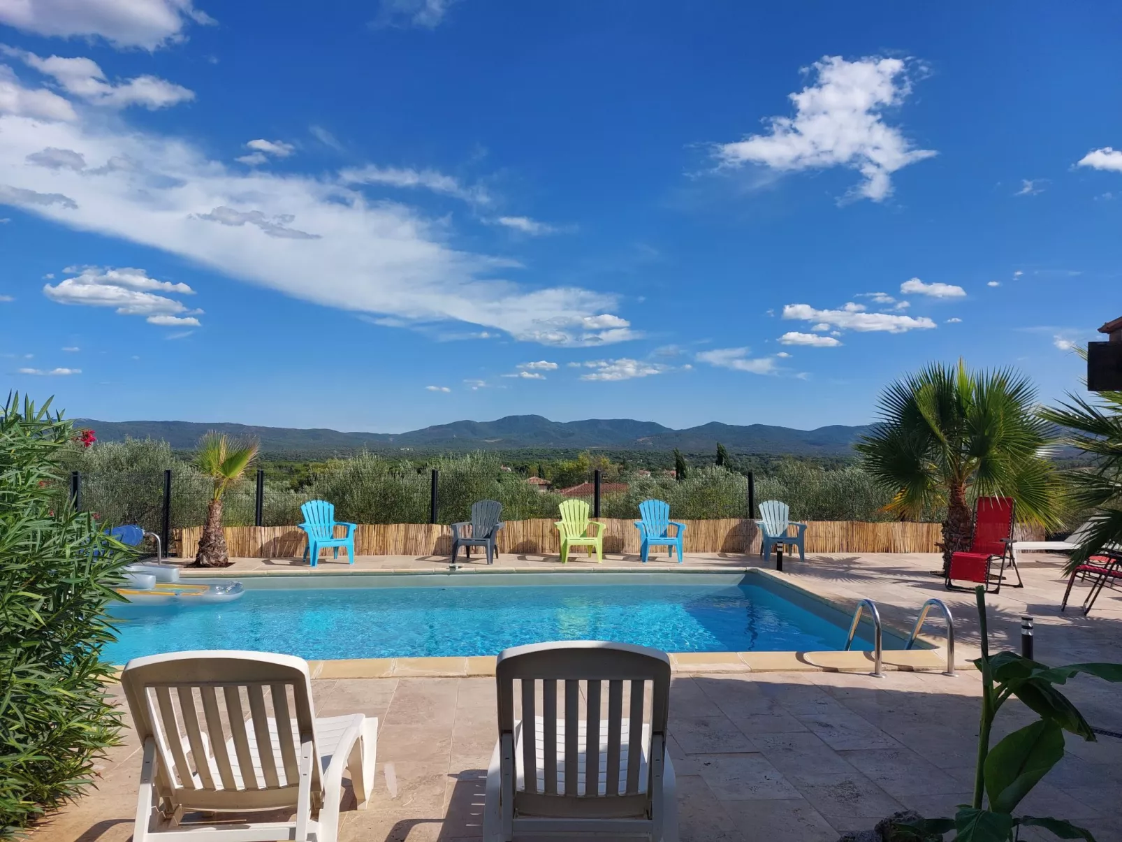 Les Lauriers Blancs-Outside