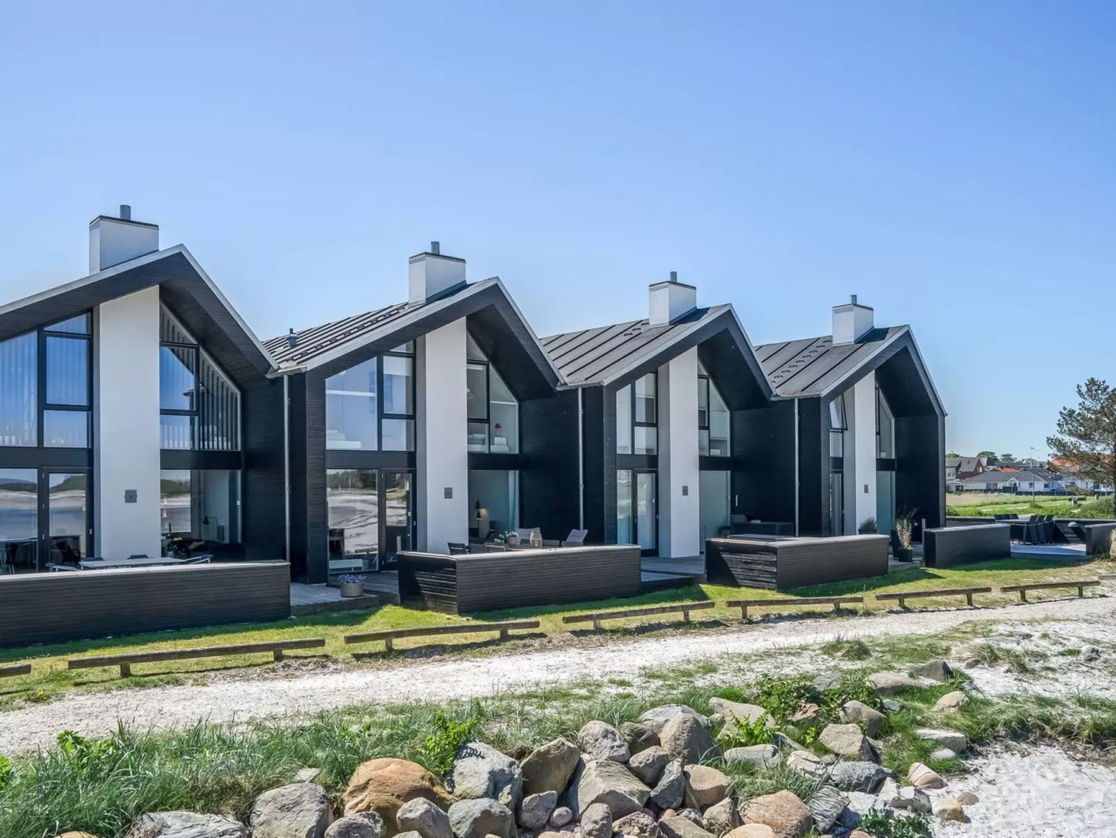 "Eleanore" - 25m from the sea