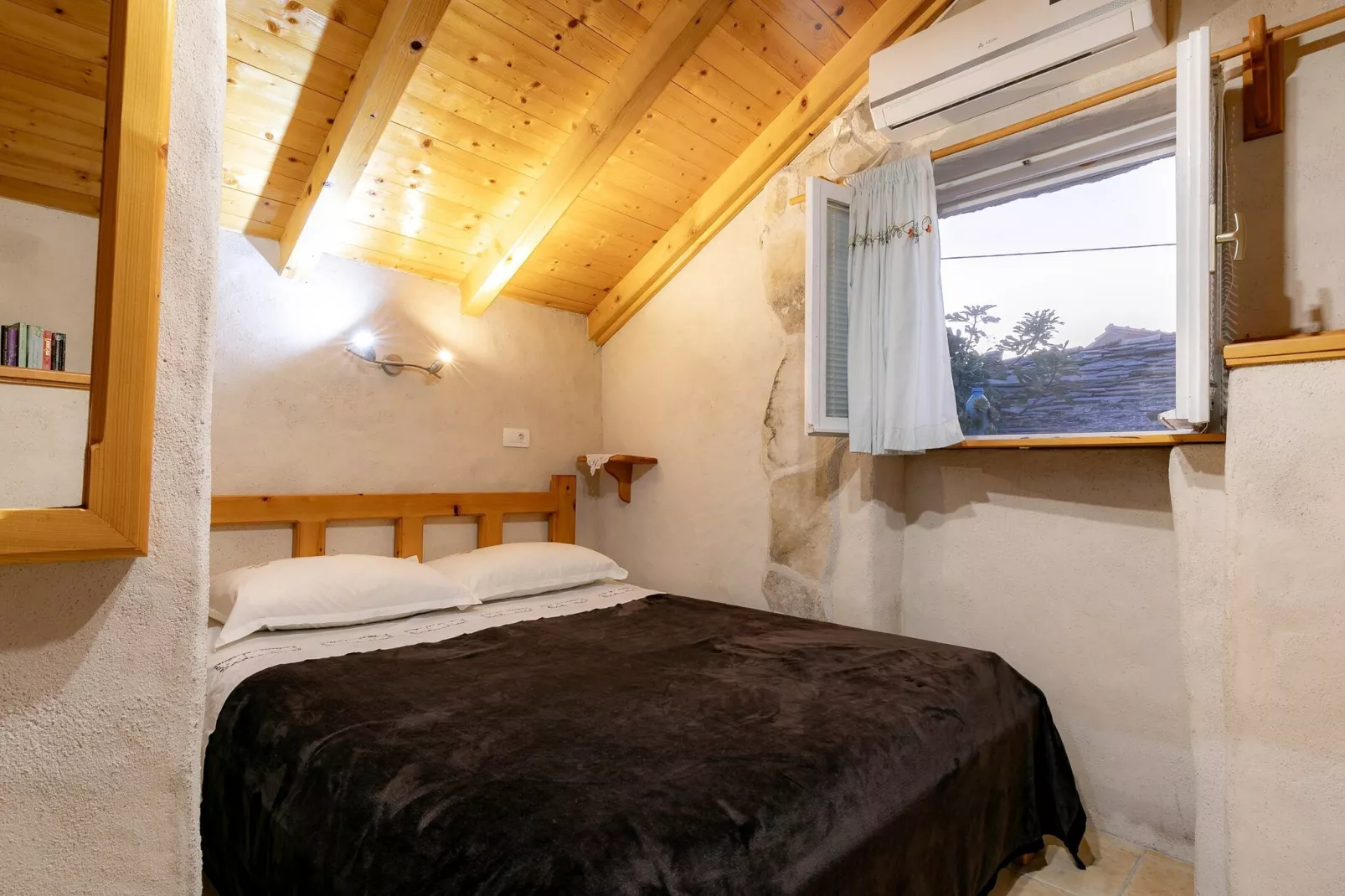 Stone House Harmony - One Bedroom Apartment with Patio and Garden View ( 1 )-Schlafzimmer