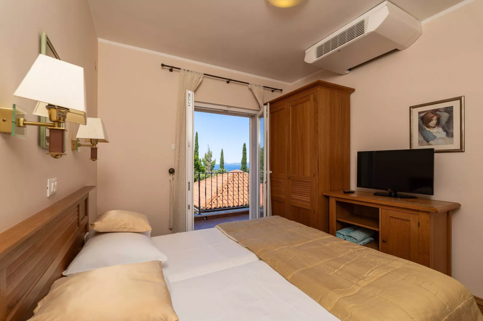 Villa Alegria Cavtat - One Bedroom Apartment with Balcony and Sea View (Apartment A)-Bedroom