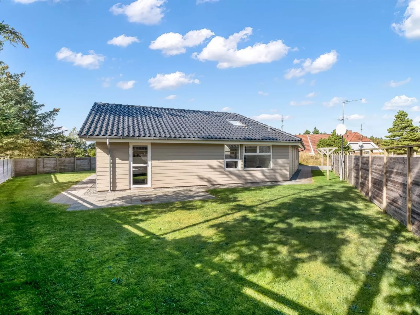 "Elektra" - 450m from the sea