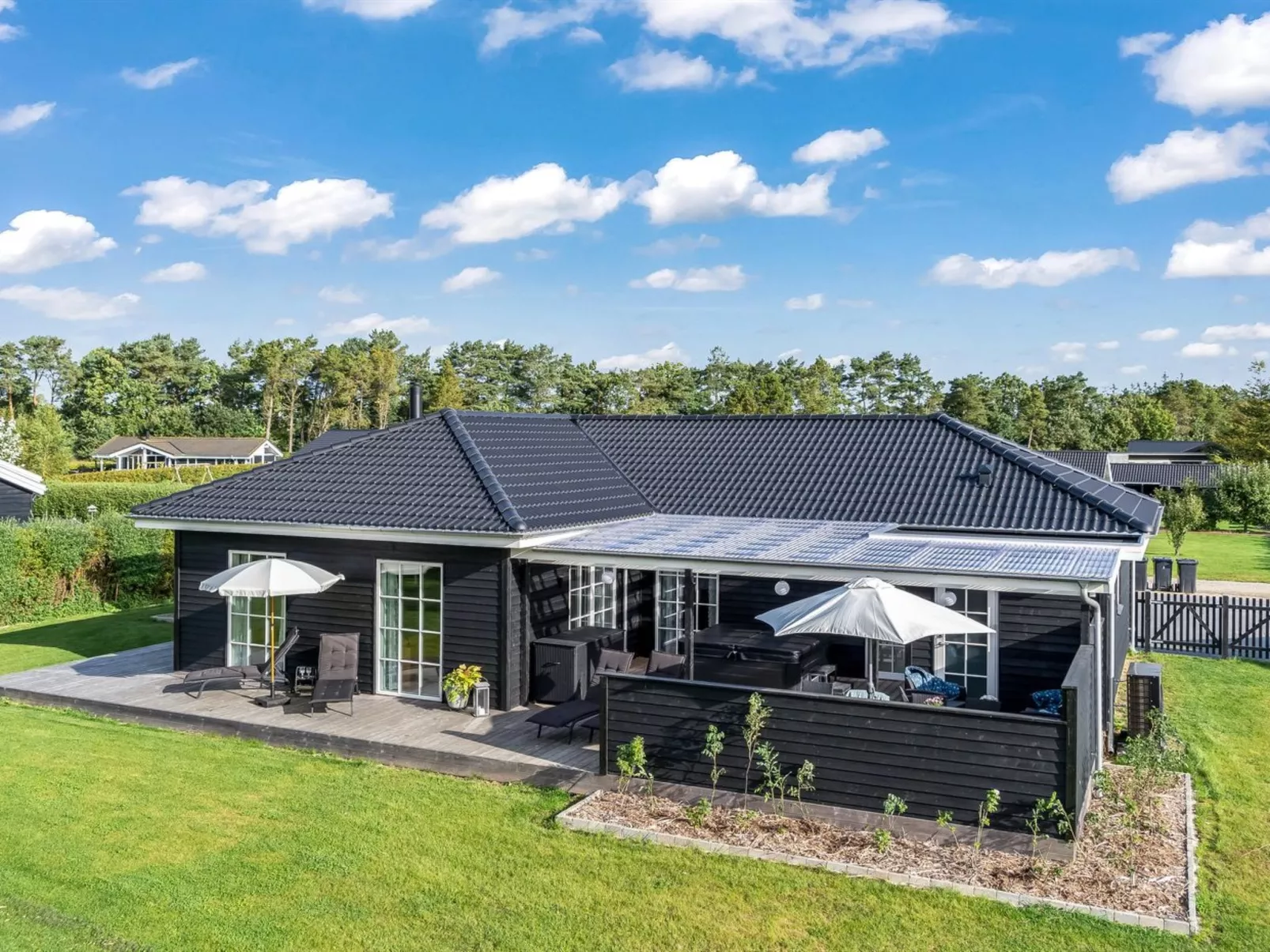 "Thala" - 500m from the sea