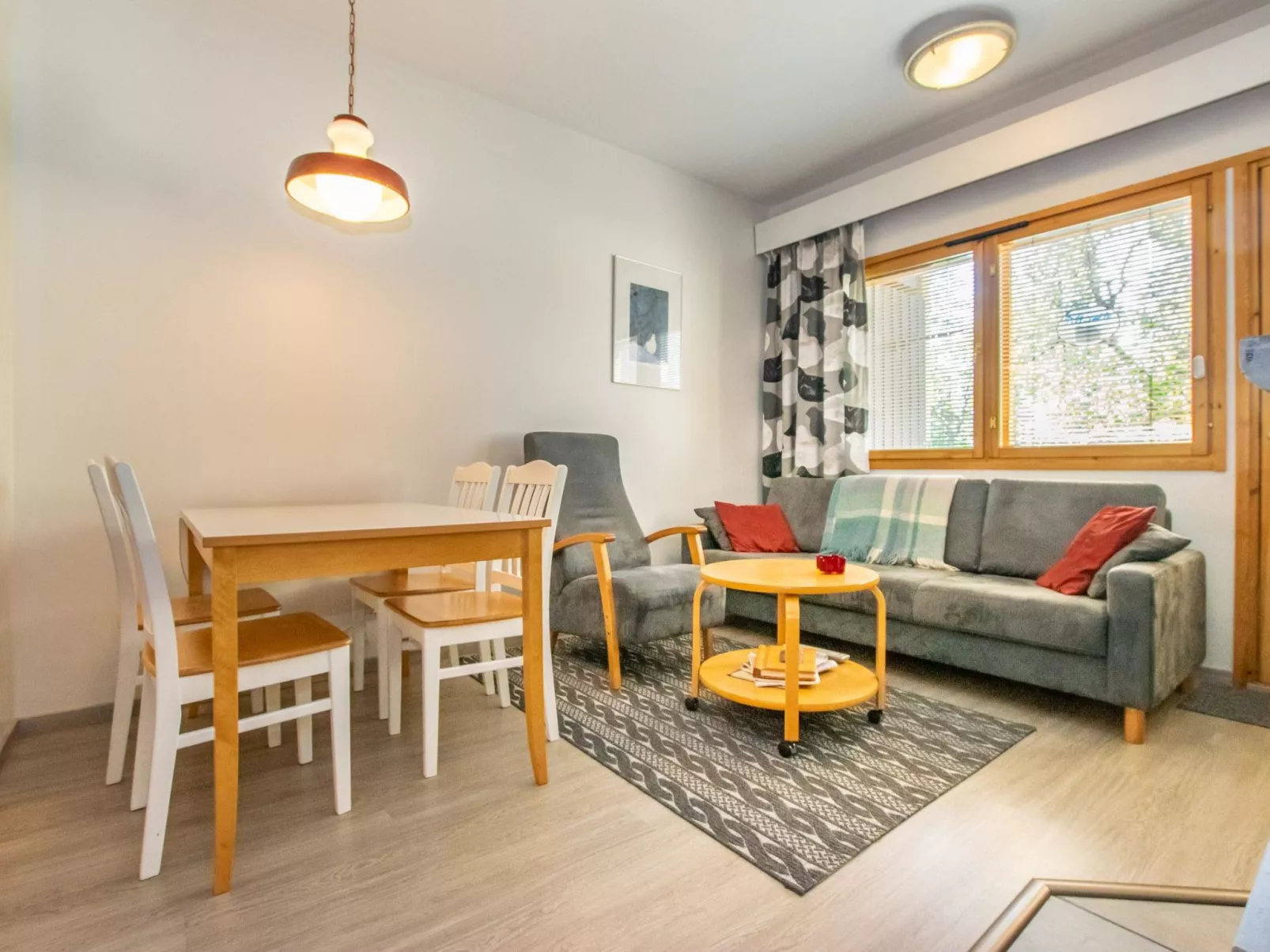 Lomariekko 6 a 4 pikkuriekko