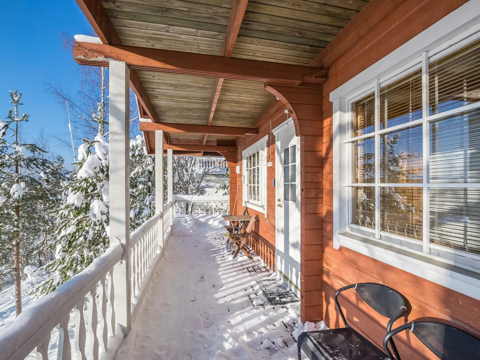 Aurinkoalppi 11a paritalon yläkerta