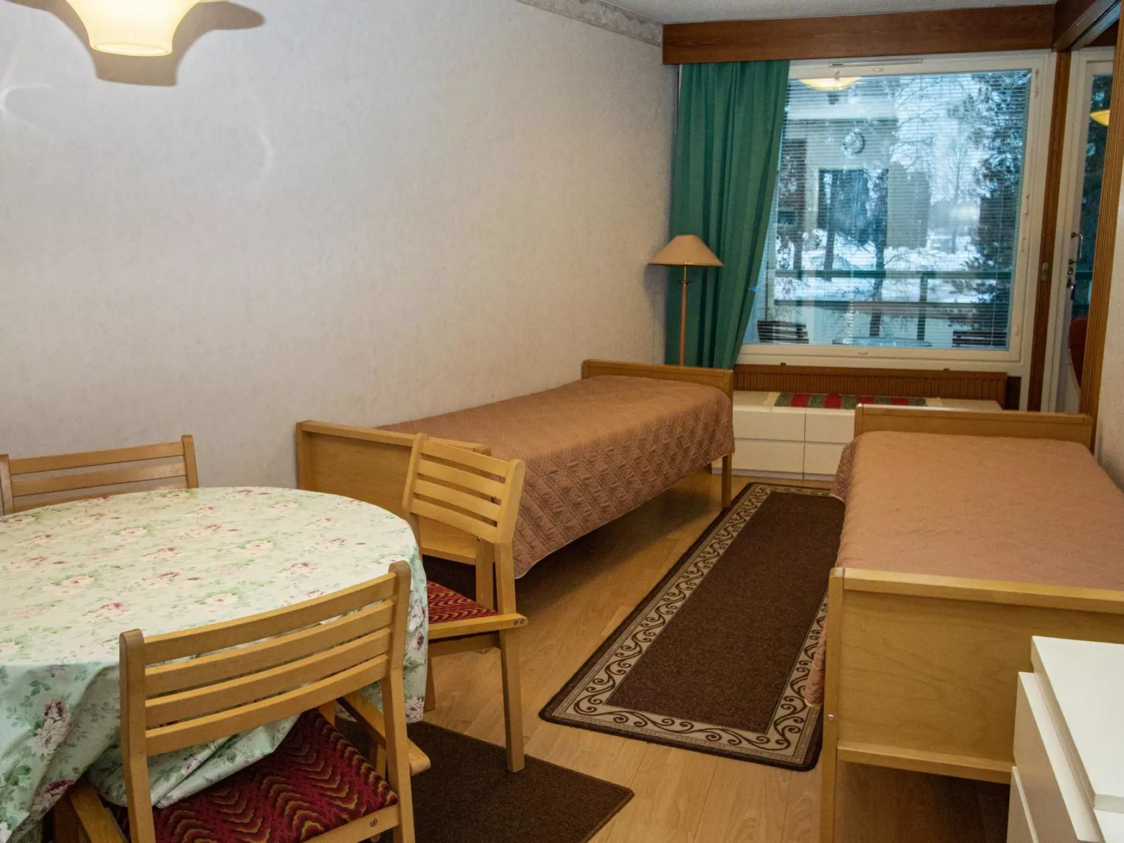 Kylpylä-hotelli, huone 242