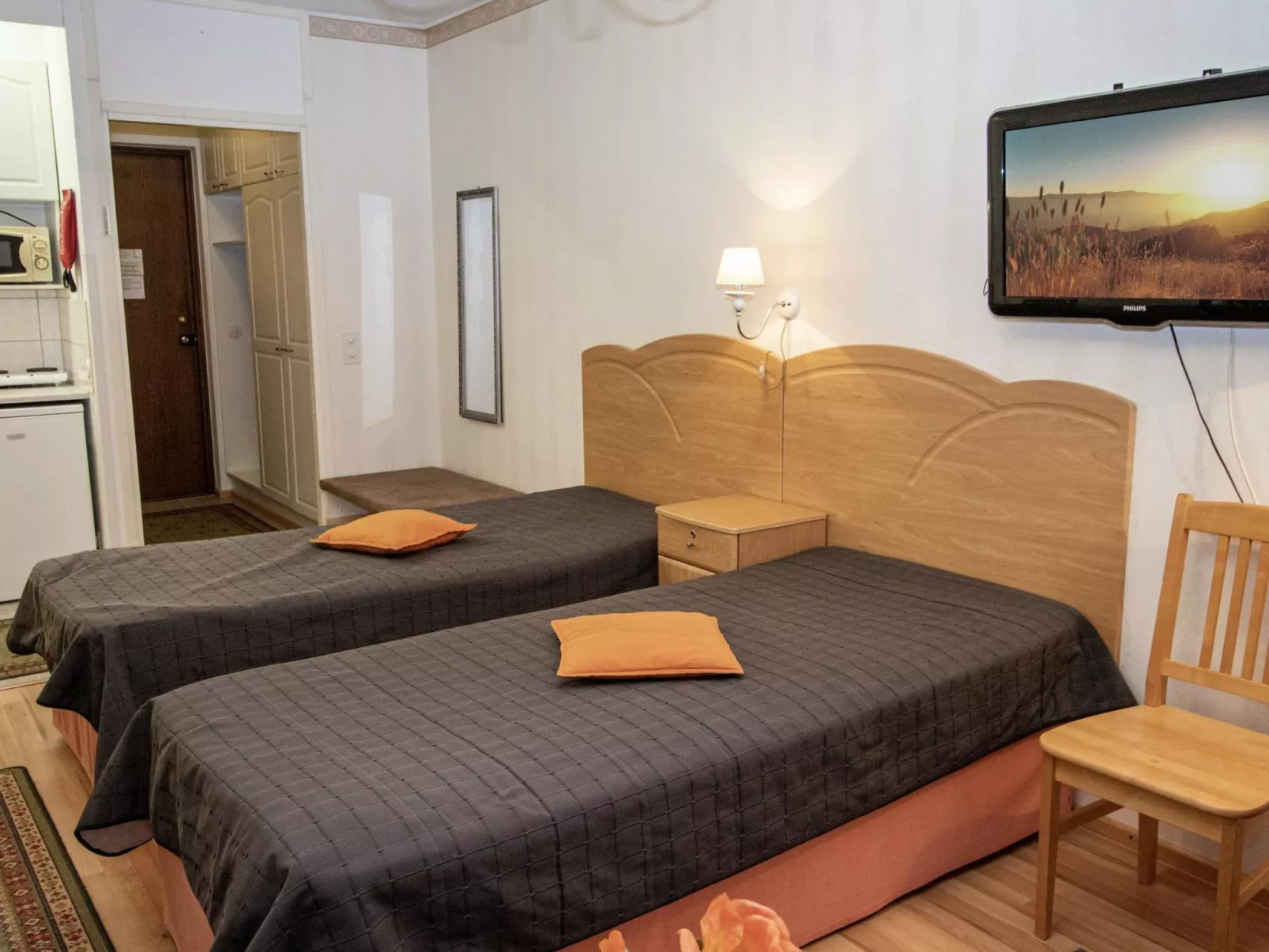 Kylpylä-hotelli, huone 145