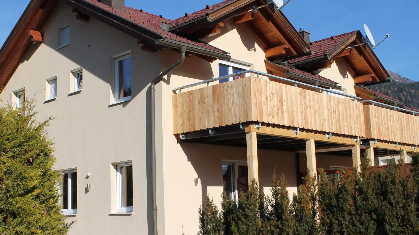 Kipaji 2-Exterior in summer