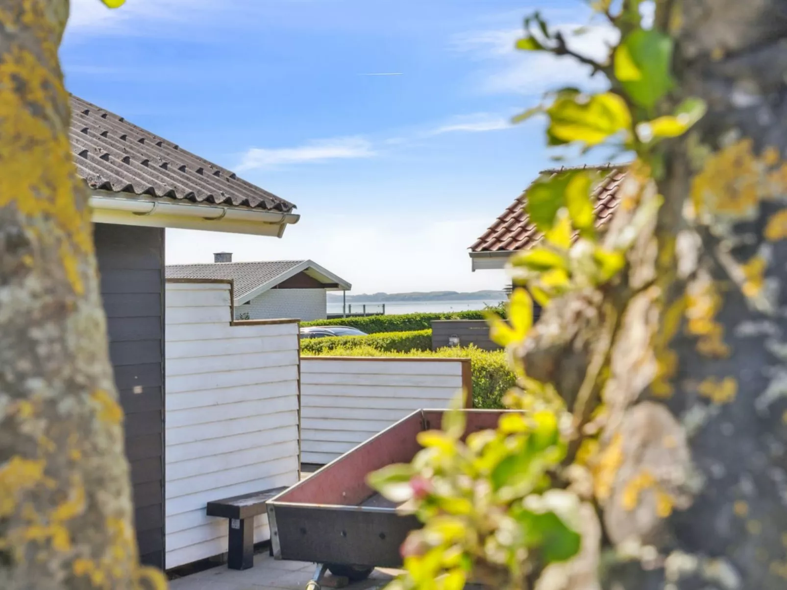 "Hira" - 200m from the sea