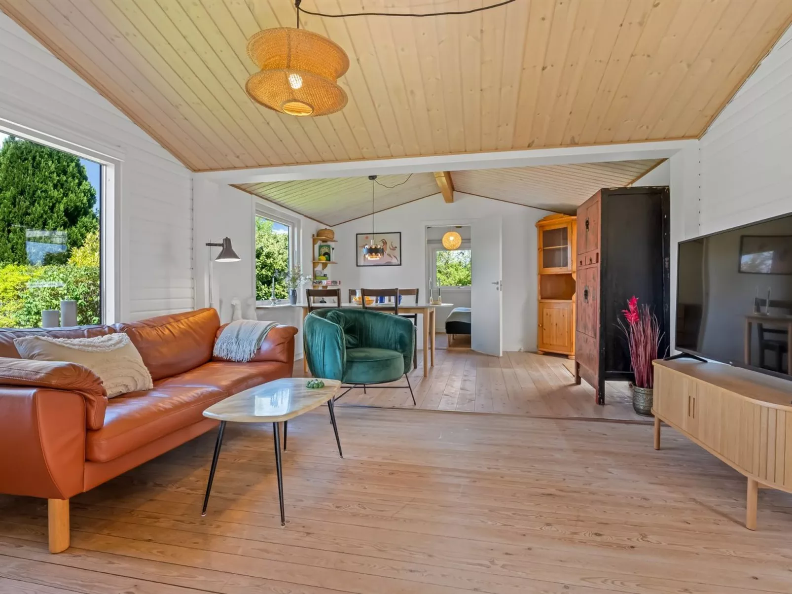 "Oona" - 700m from the sea