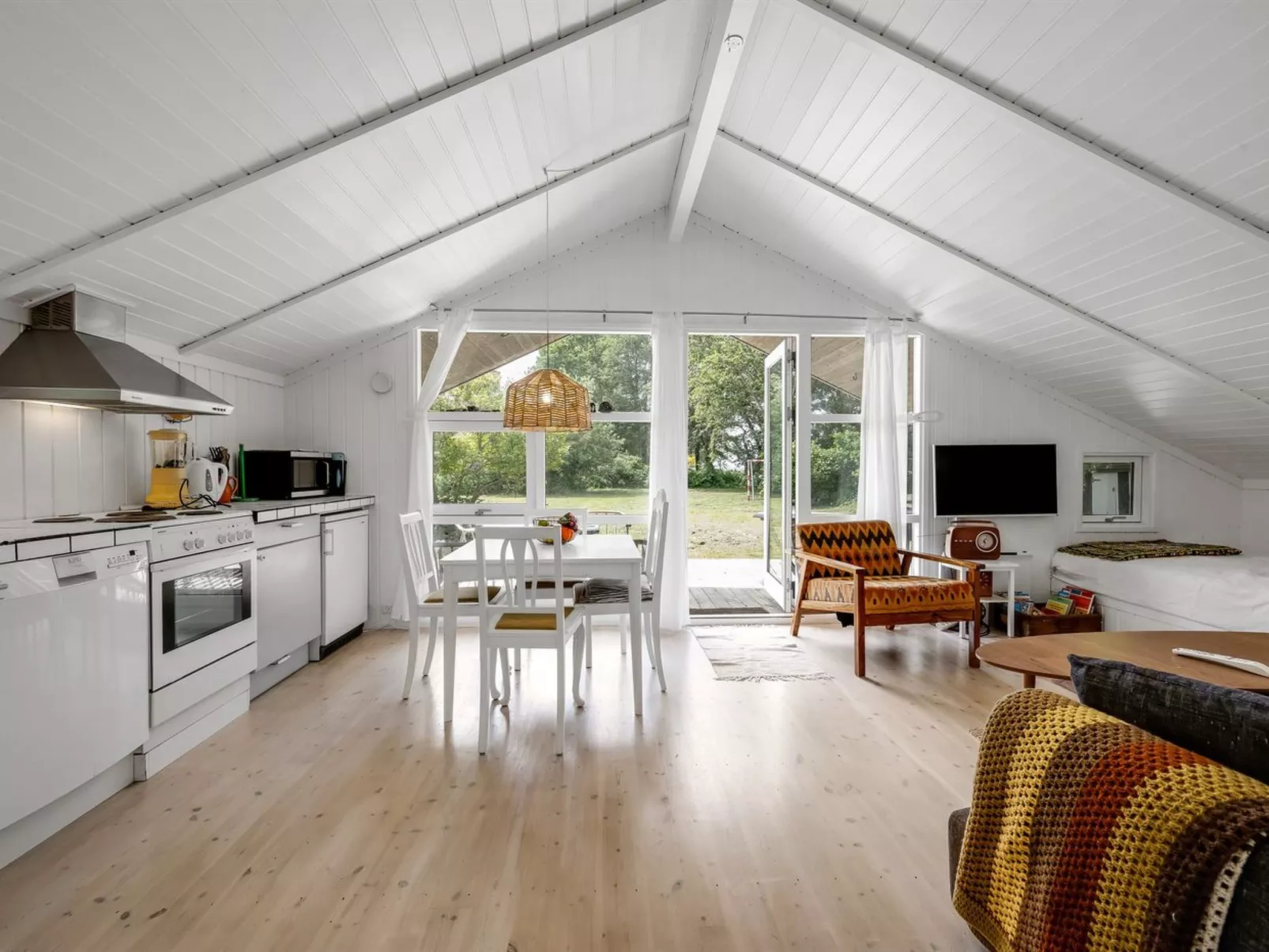 "Nnykka" - 125m from the sea