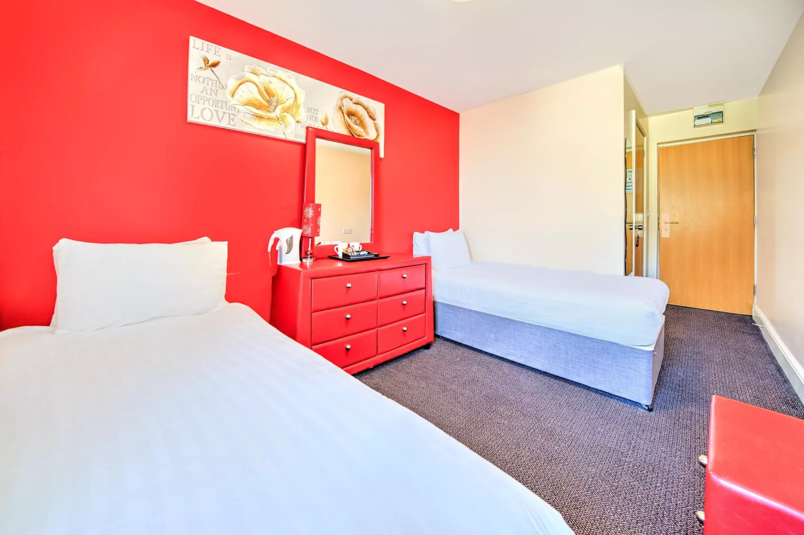 GO2 Gloucester Hotel by OYO  Twin Room-Schlafzimmer