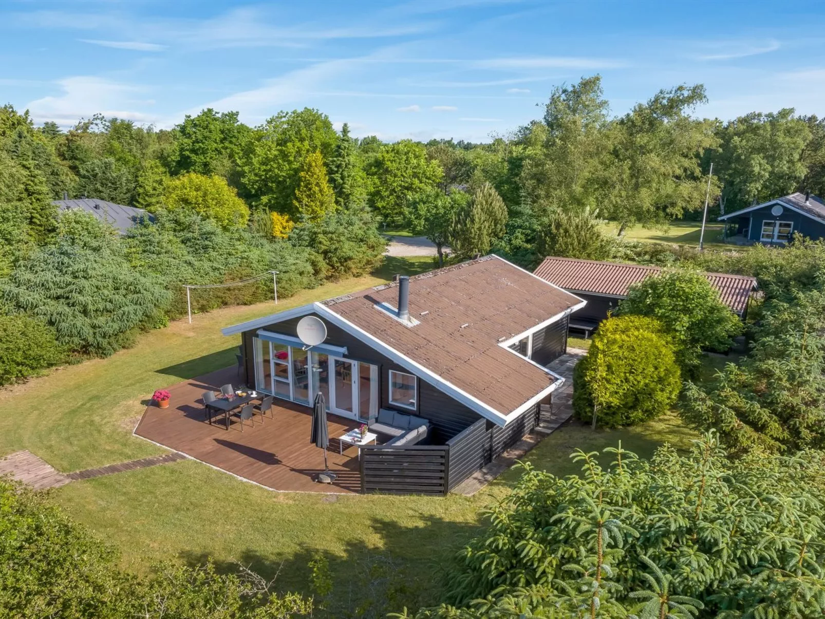 "Laris" - 700m to the fjord