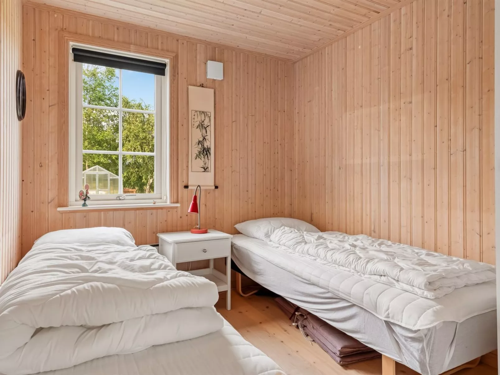 "Thine" - 800m from the sea-Dedans