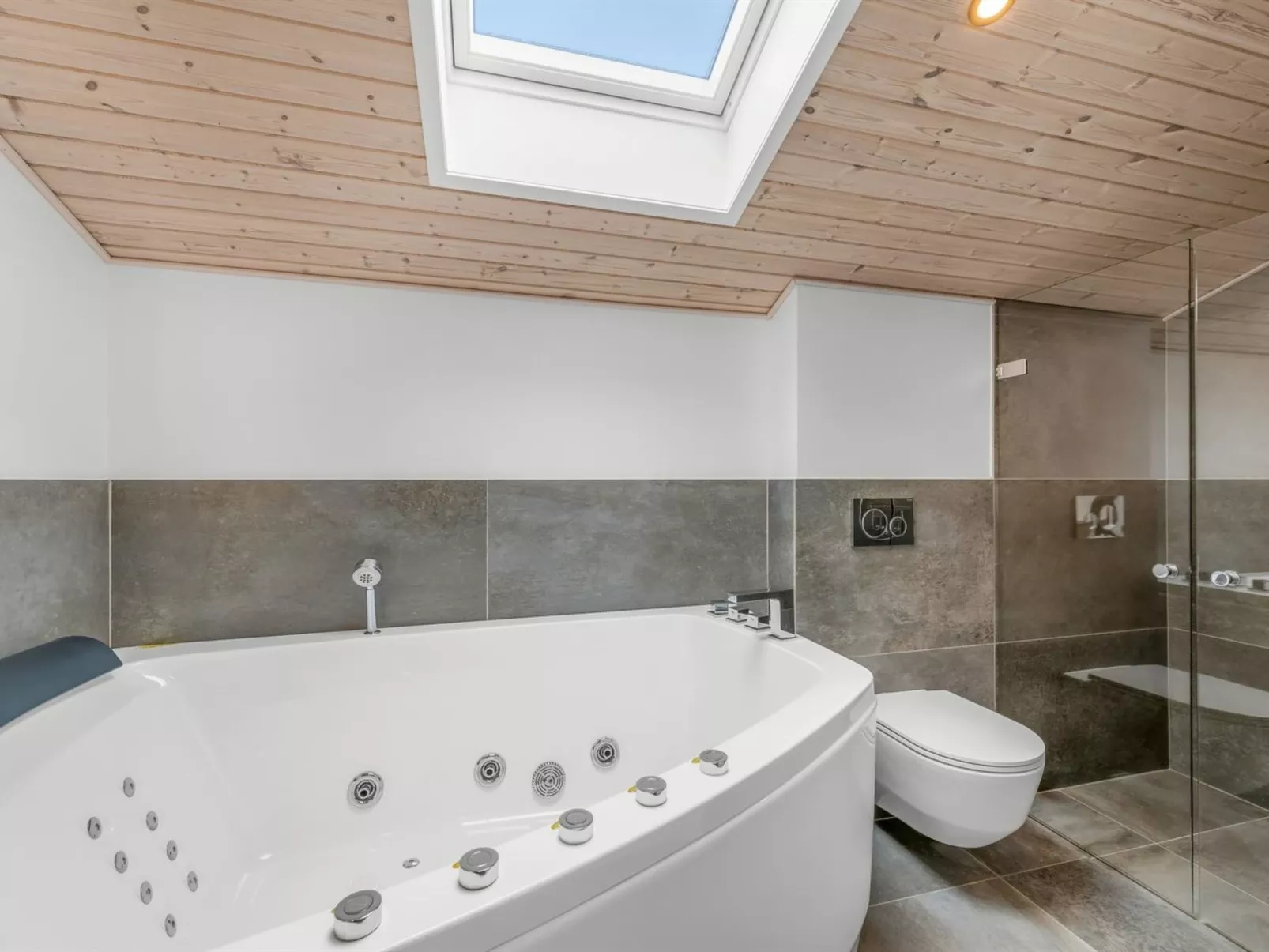 "Roland" - 200m to the fjord