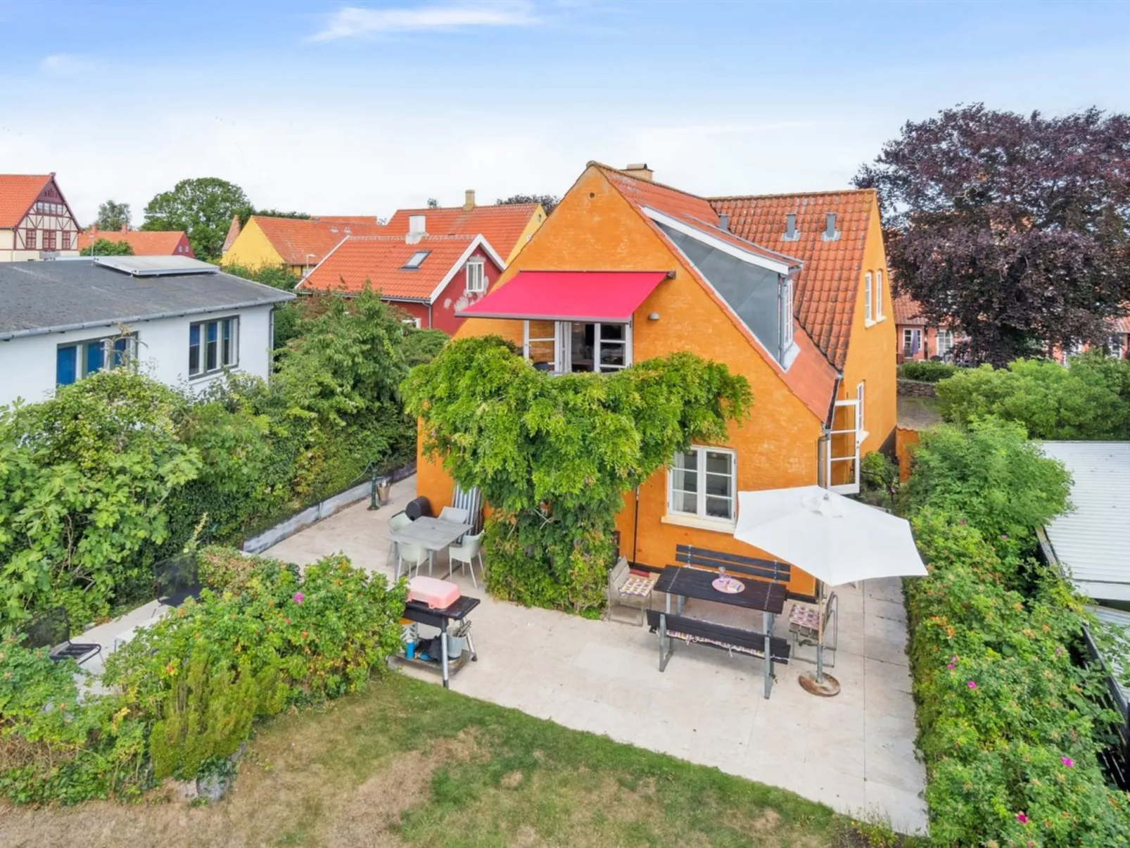 "Habbo" - 300m from the sea