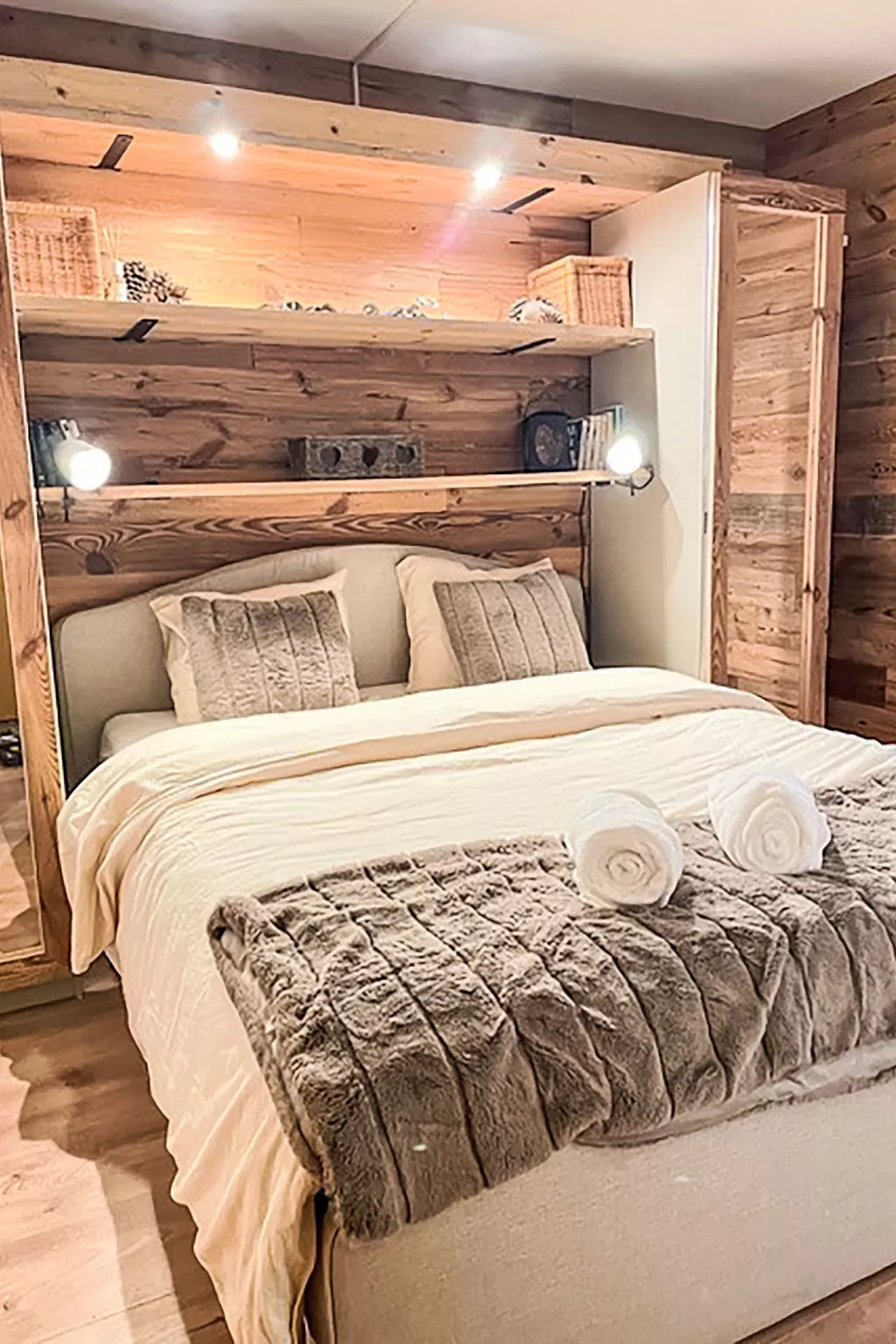 Rochemont B26-Dedans