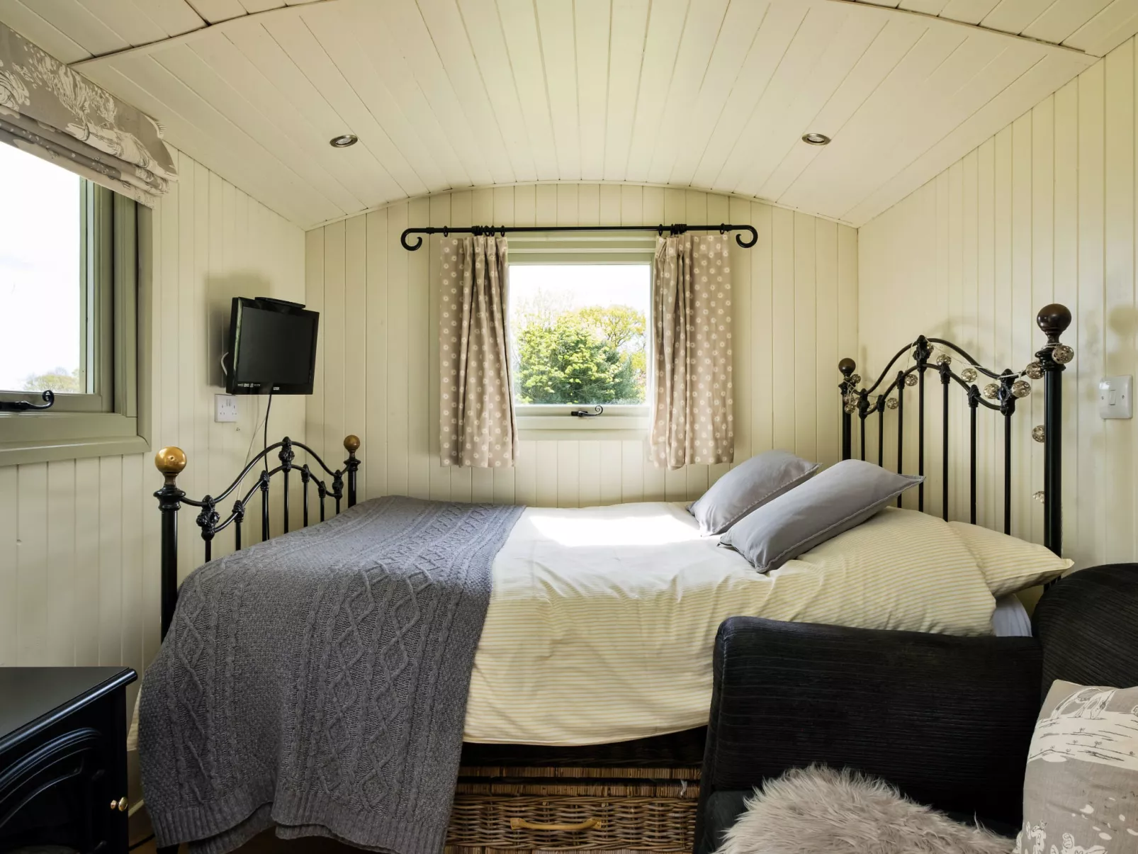 Hay and Hedgerow Glamping