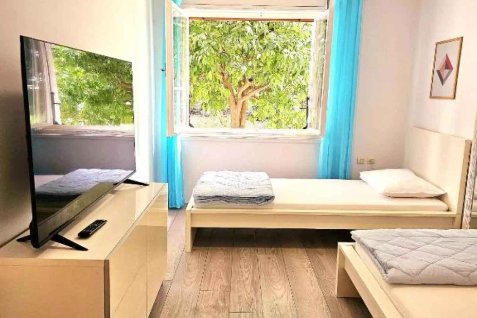 George Central Apartment - Two Bedroom Apartment with Park View