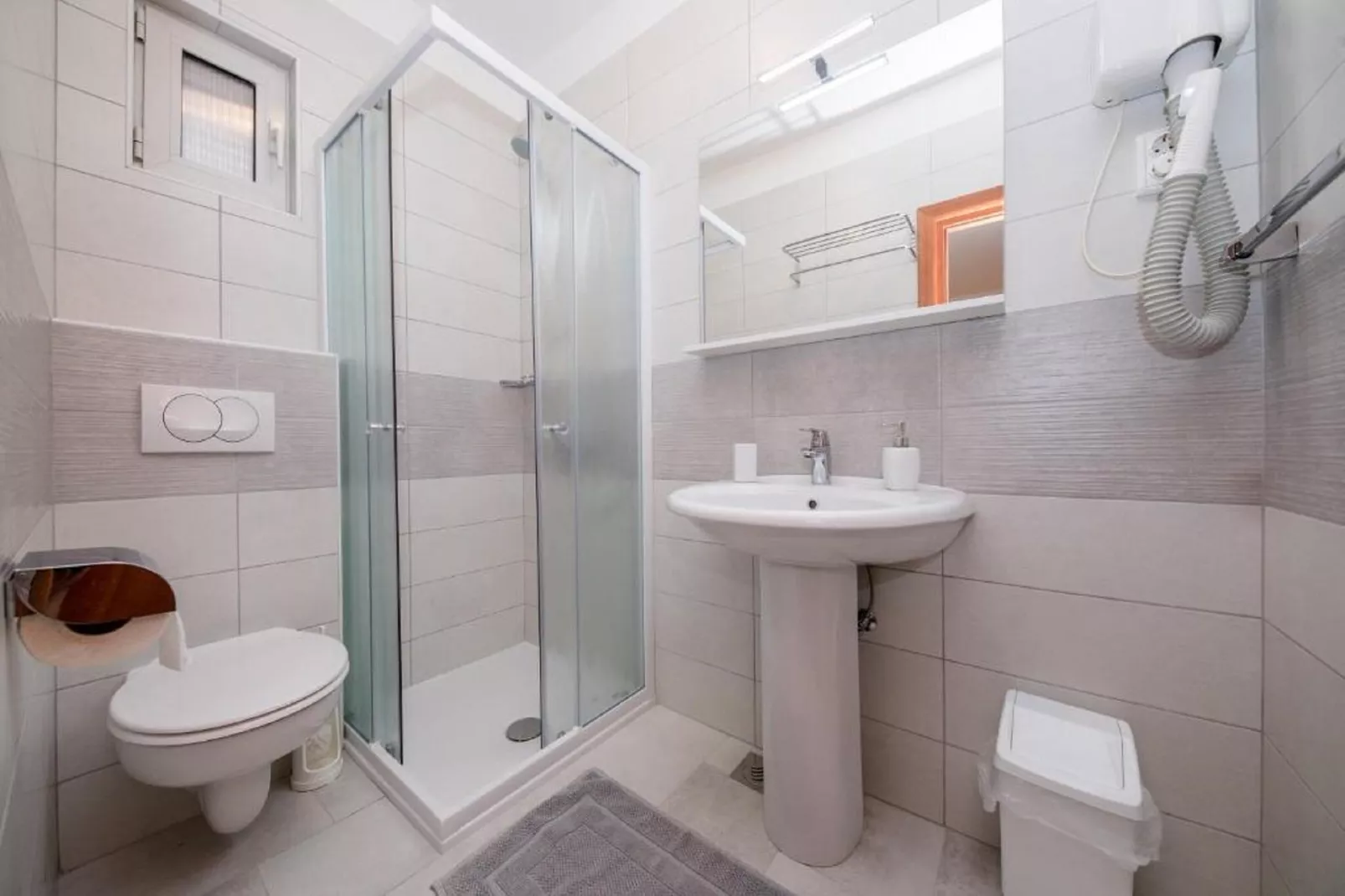 Guest House Villa Anggela - Triple room with Balcony and Garden View (Br.5)