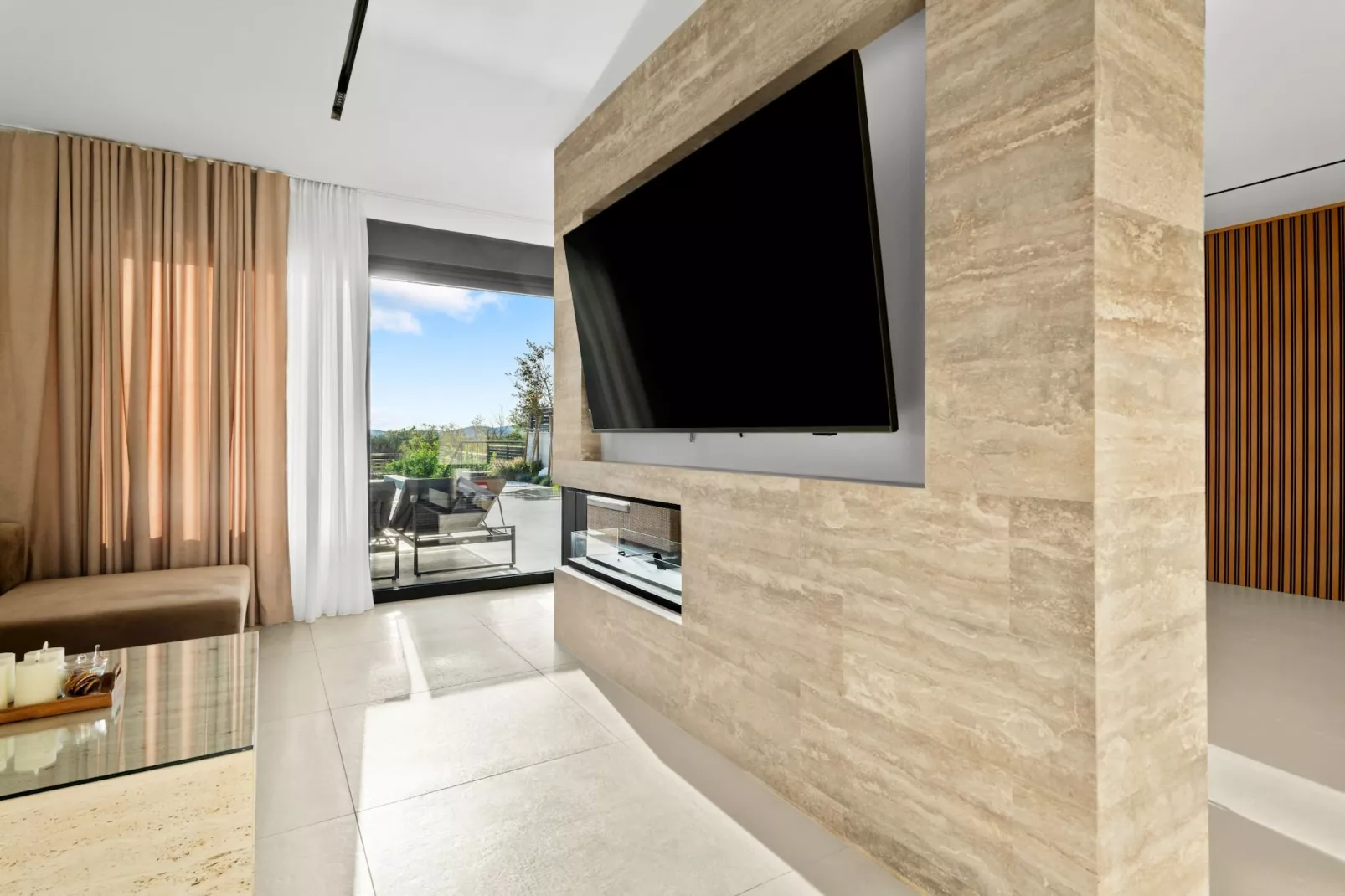 Villa Freedom - Five Bedroom House with Balcony