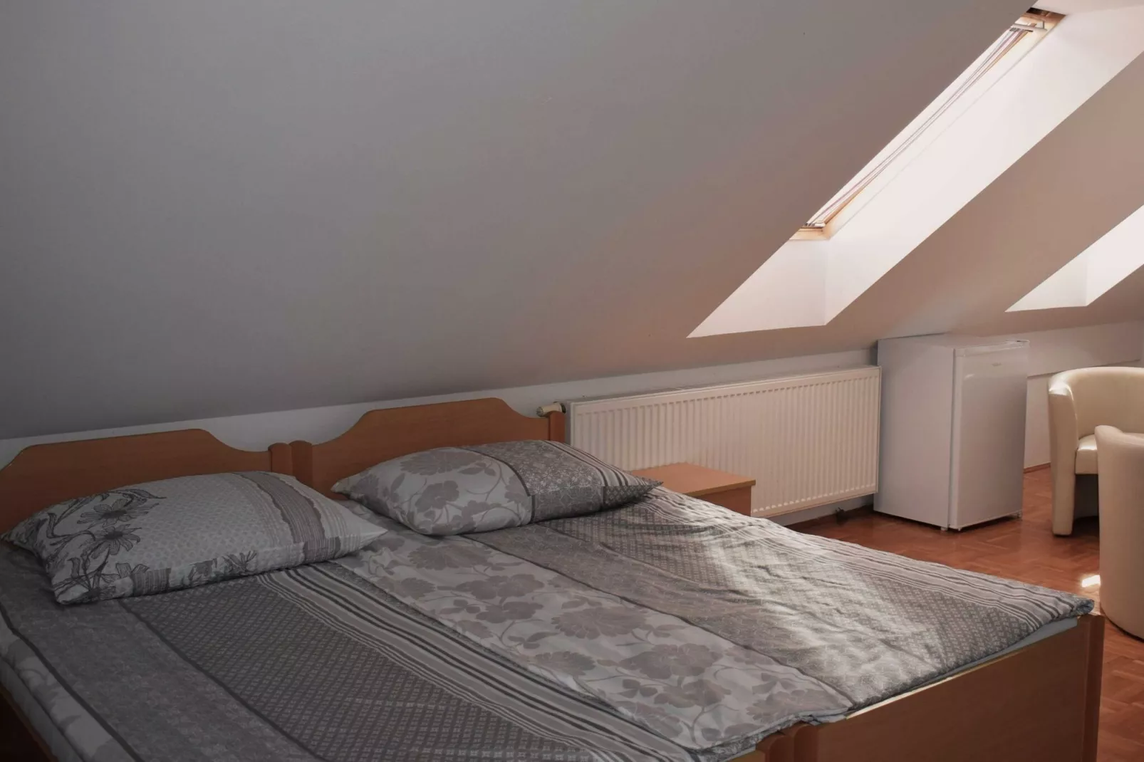 Zevnik Quiet Retreat with Stunning Views and Equestrian Activities - Triple Room with Private  Bathroom