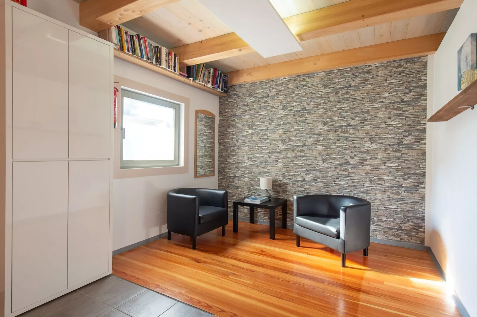 Family-Friendly Serene Retreat Holiday Home - Four Bedroom Holiday Home  with Terrace