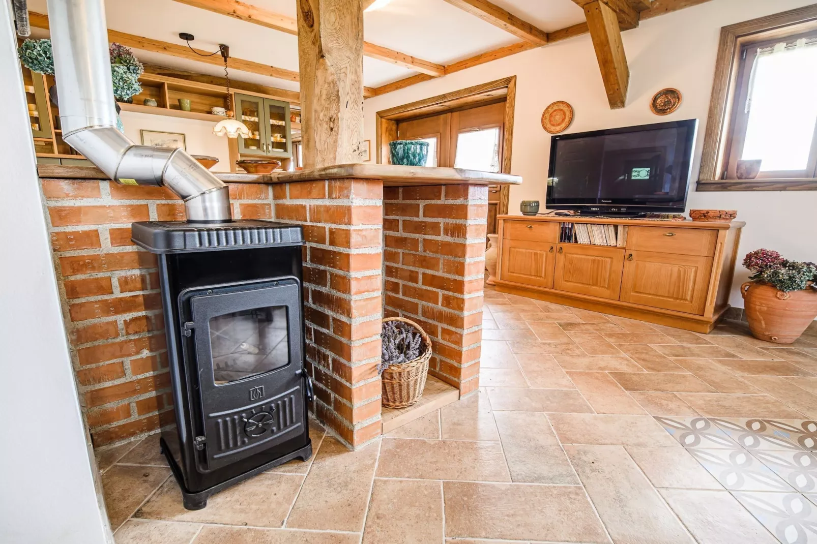 Hidden Authentic Haven Apartments - Two Bedroom Apartment with Balcony