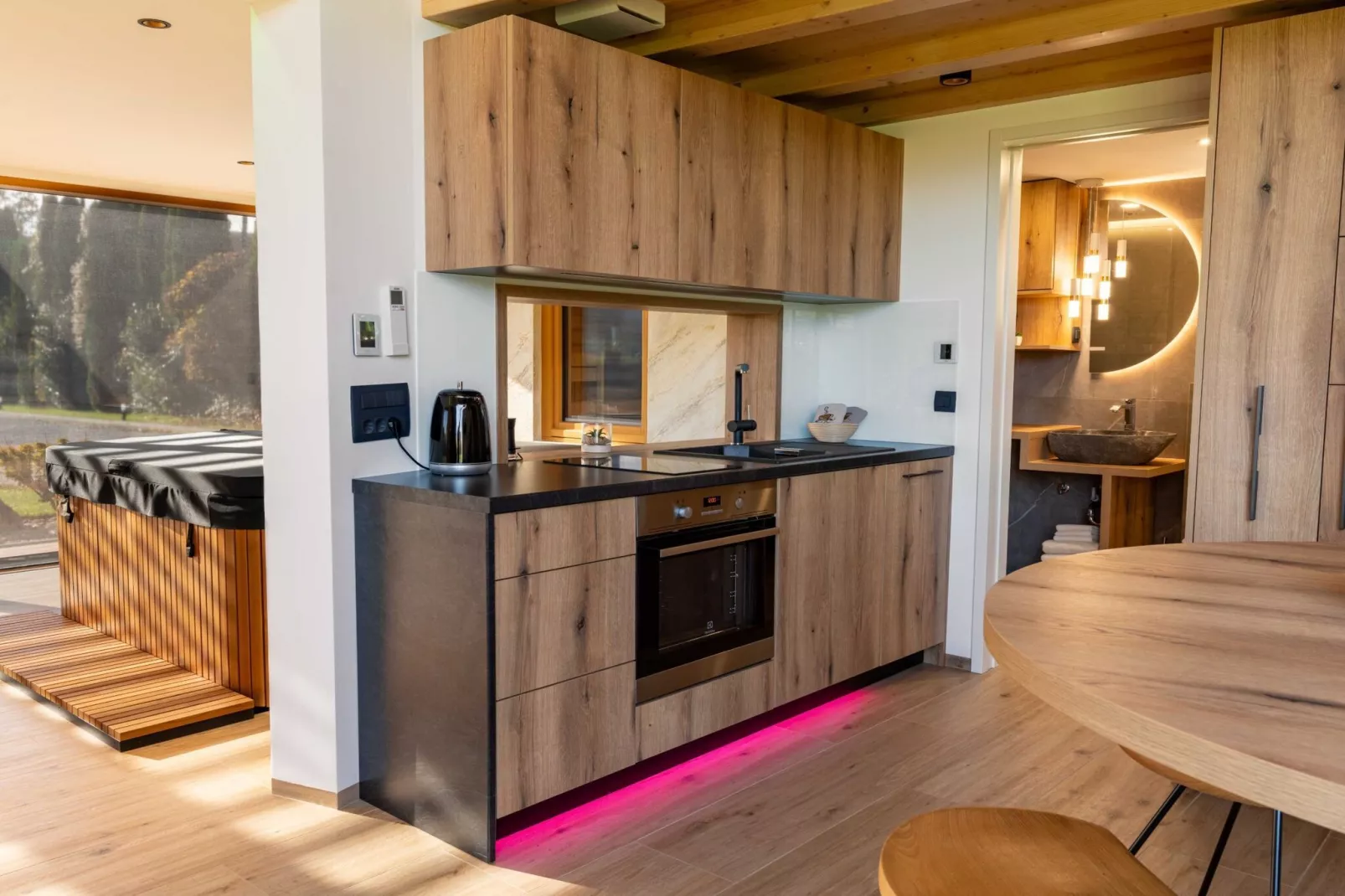 Elegant Warm Bliss Hideaway Escape Lodge - Holiday Home with Hot-Tub and Sauna (owner Excellency)