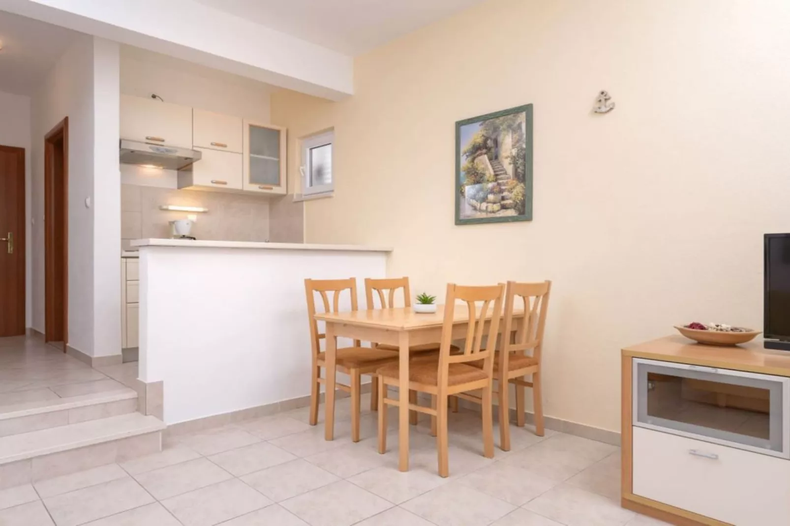 One Bedroom Apartment with Balcony 3