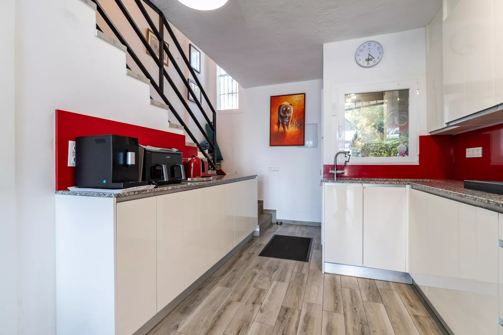 CT 400 - Faro's Beachfront House in Calahonda