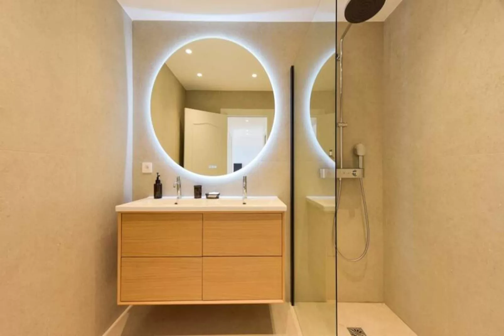 Résidence 2p Standing, Plage à Pied, Vue Mer, Garage.