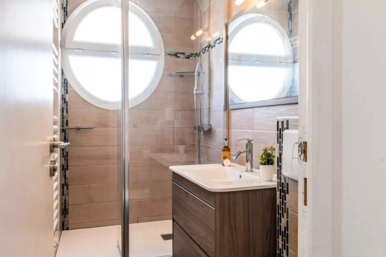 Résidence Duplex En Toit-terrasse &agrave; Deux Pas De La Croisette