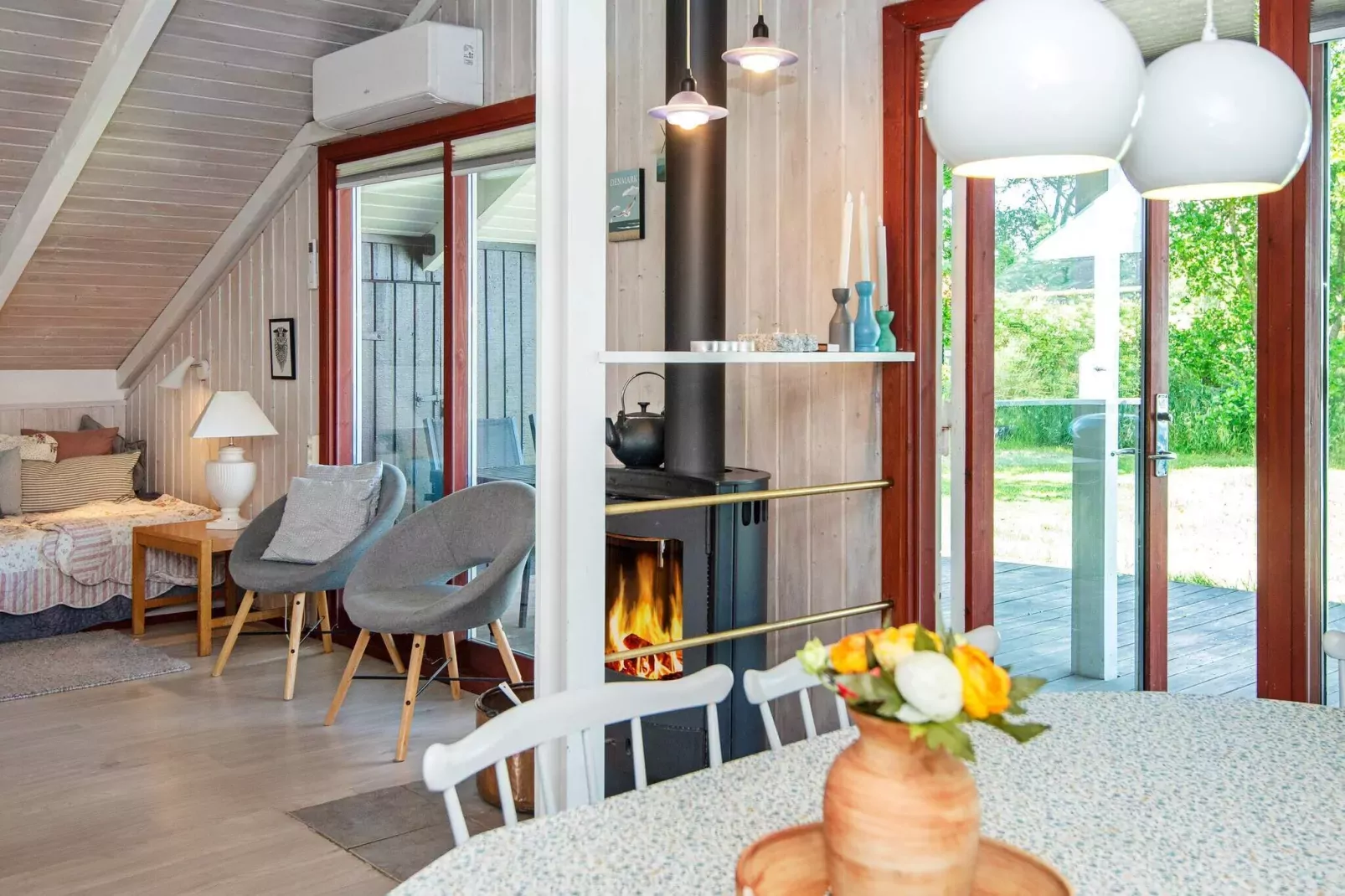 Secluded Harbor Cottage-By Traum-Indoor