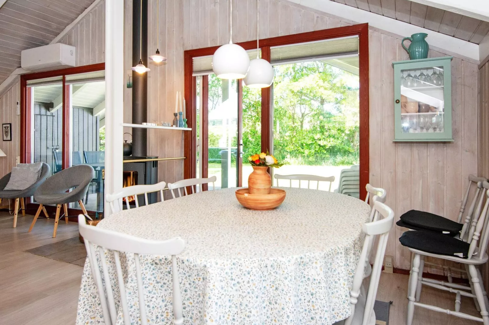 Secluded Harbor Cottage-By Traum-Indoor