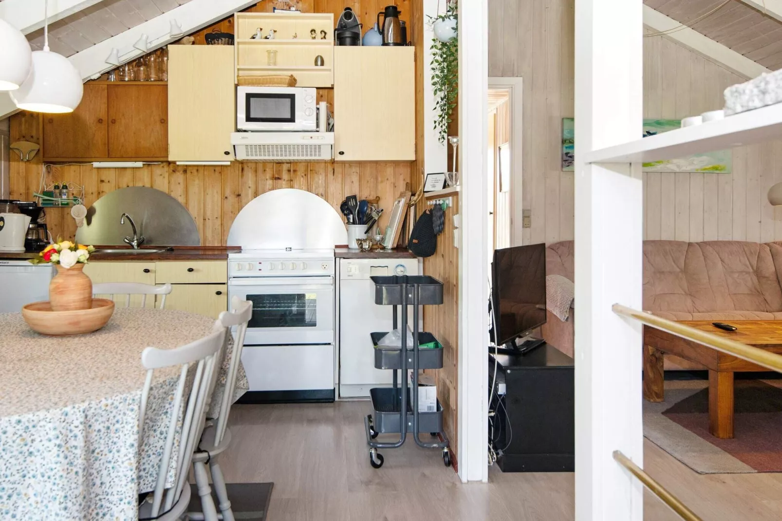 Secluded Harbor Cottage-By Traum-Indoor