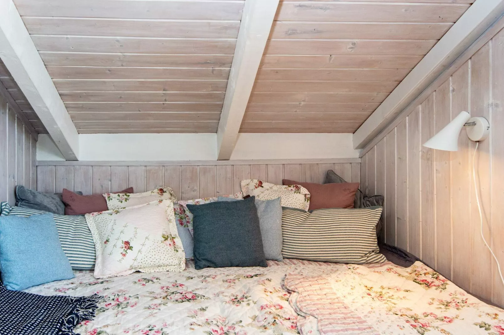 Secluded Harbor Cottage-By Traum-Indoor