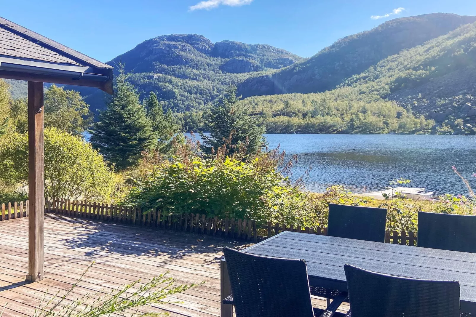 HUS 20377-Water view