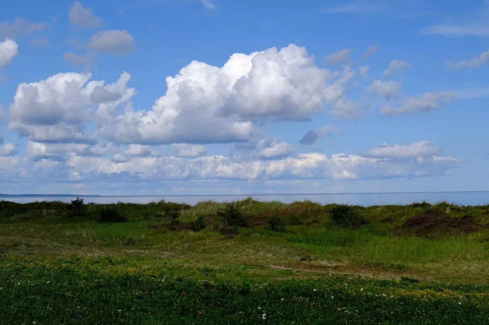 3 room, close to the sea/dike-Untagged