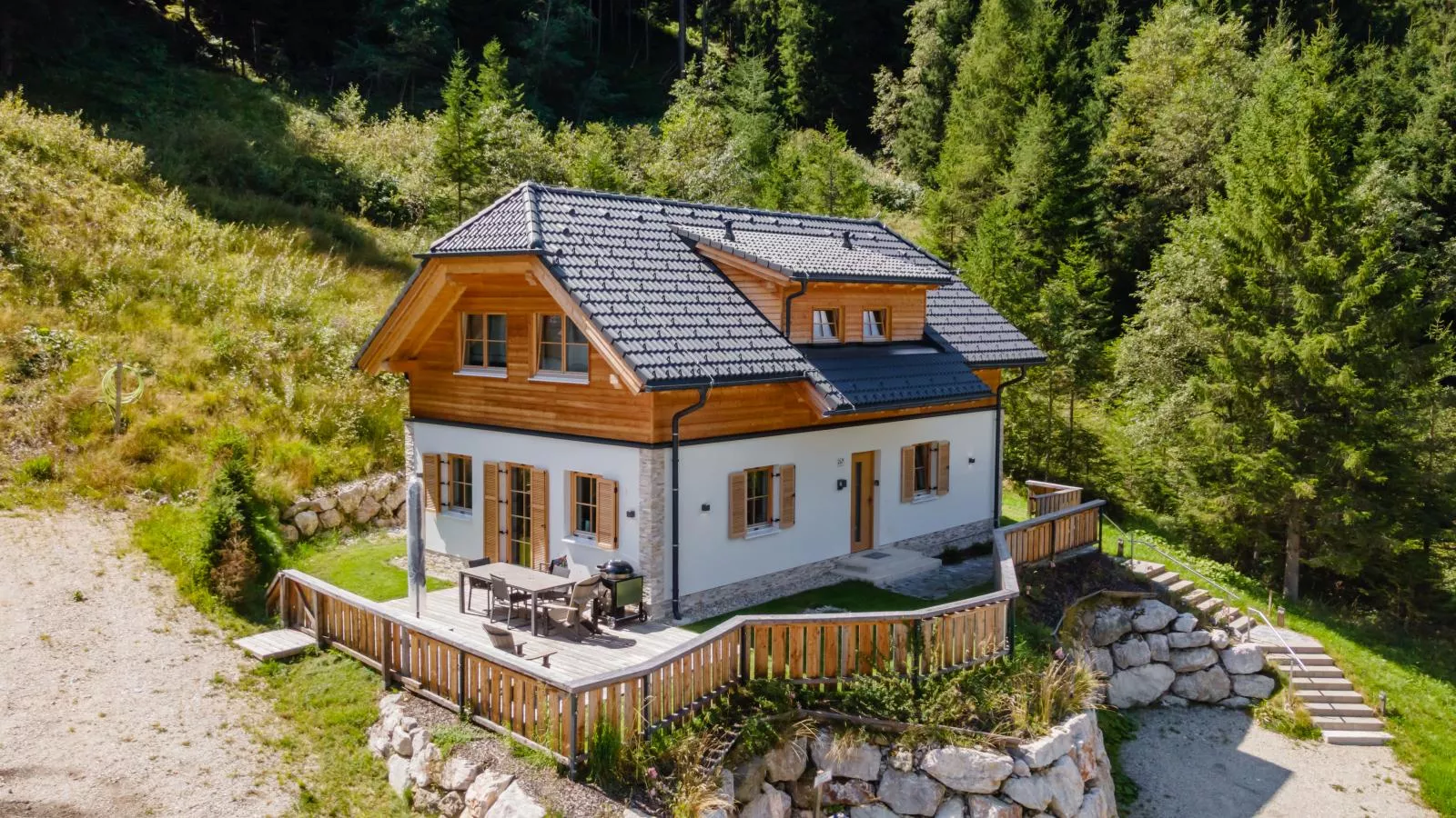 Schletski-Exterior in summer