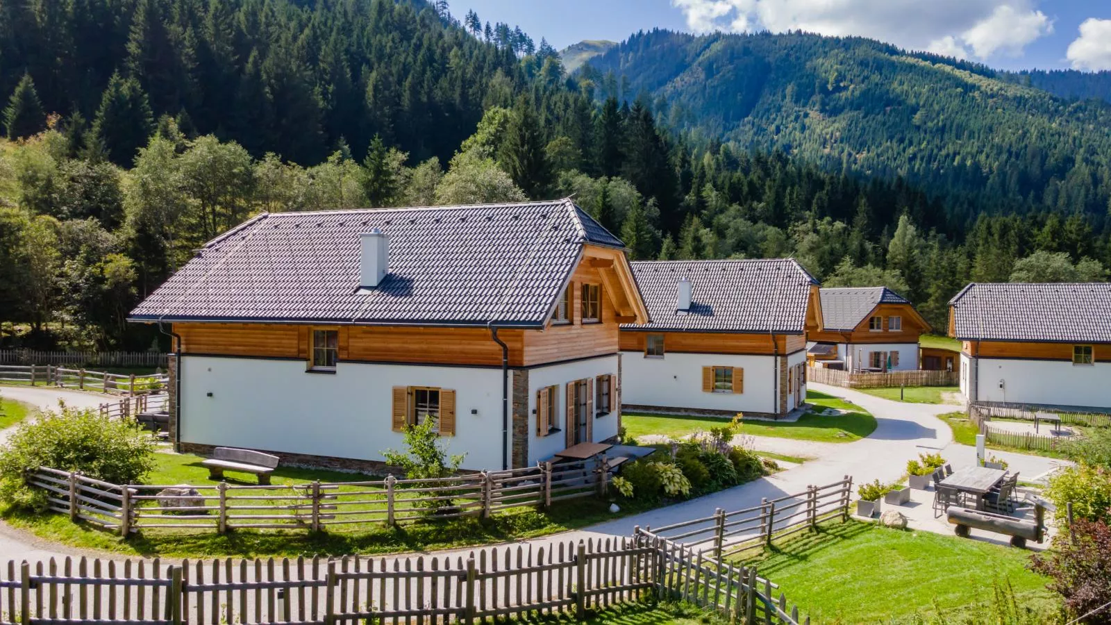 Donnersbach Lodge-Exterior in summer