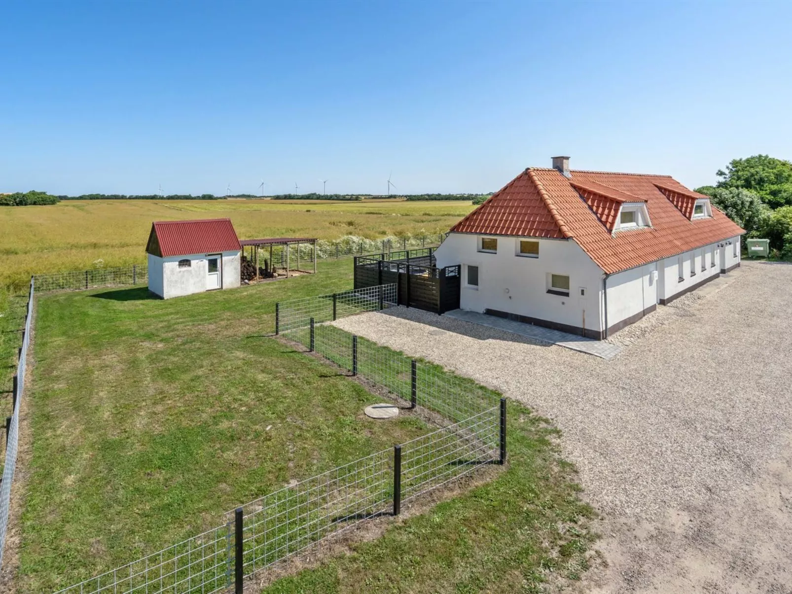 "Ailke" - 2km to the fjord