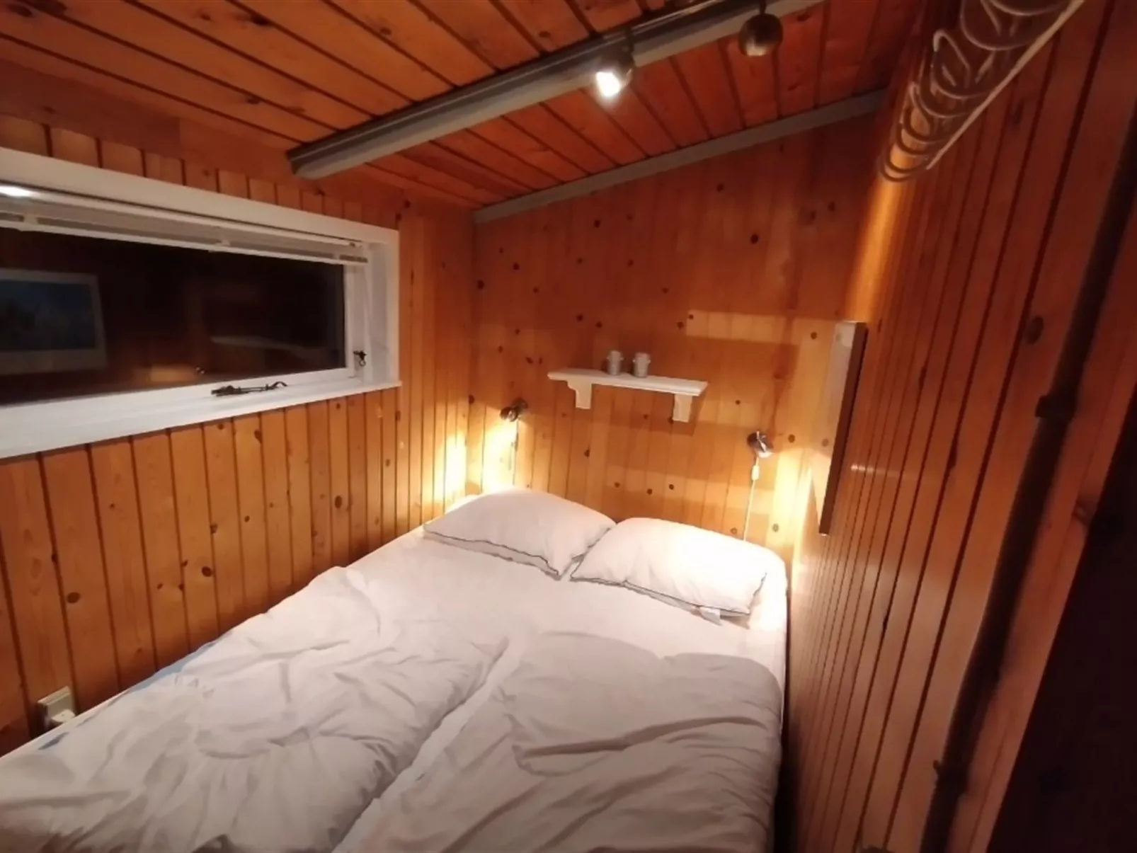 "Elgin" - 1.8km from the sea