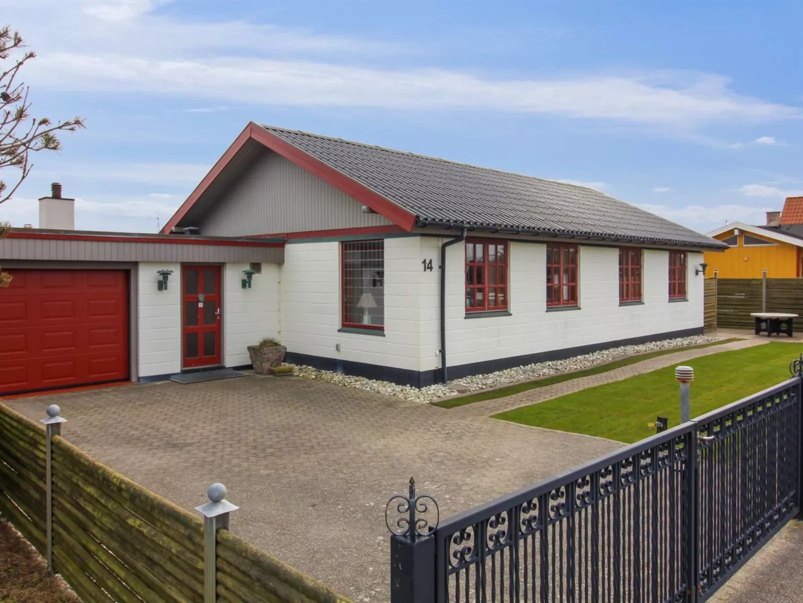 "Ehmi" - 500m from the sea