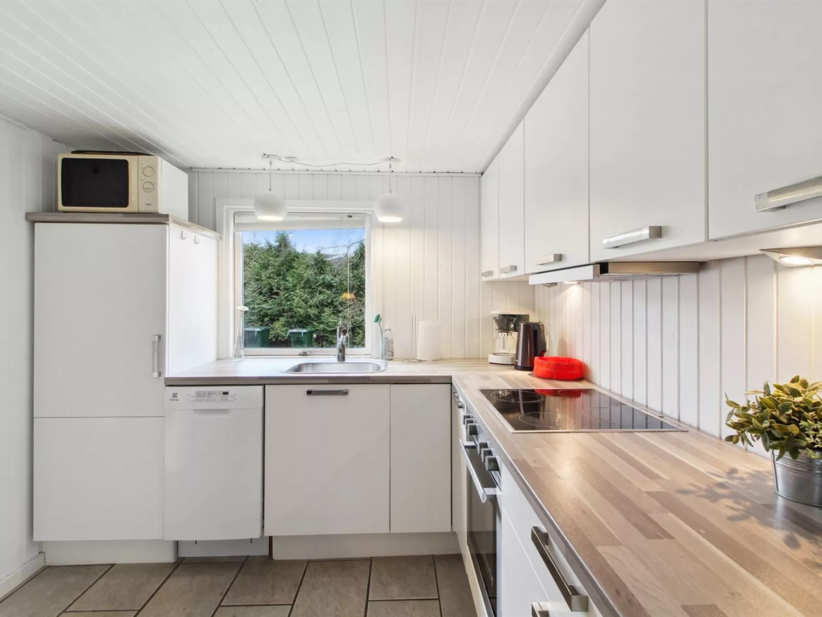 "Iris" - 300m from the sea