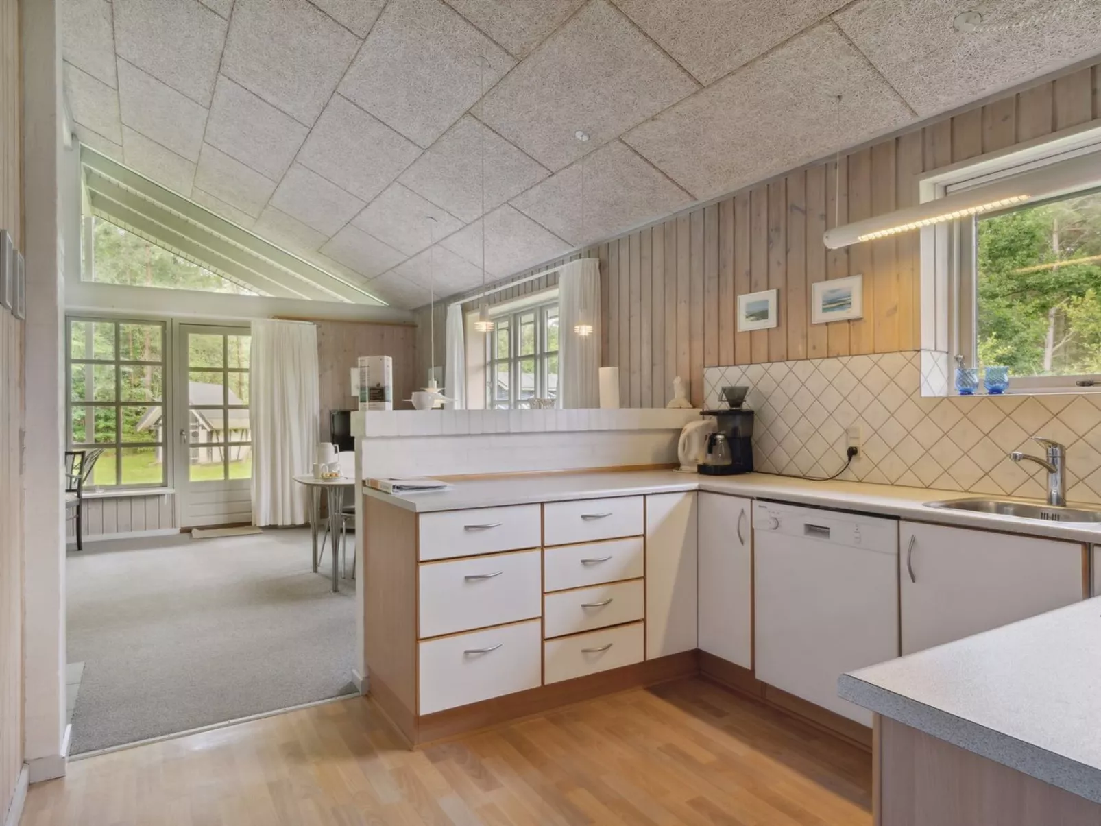 "Henny" - 1.5km from the sea