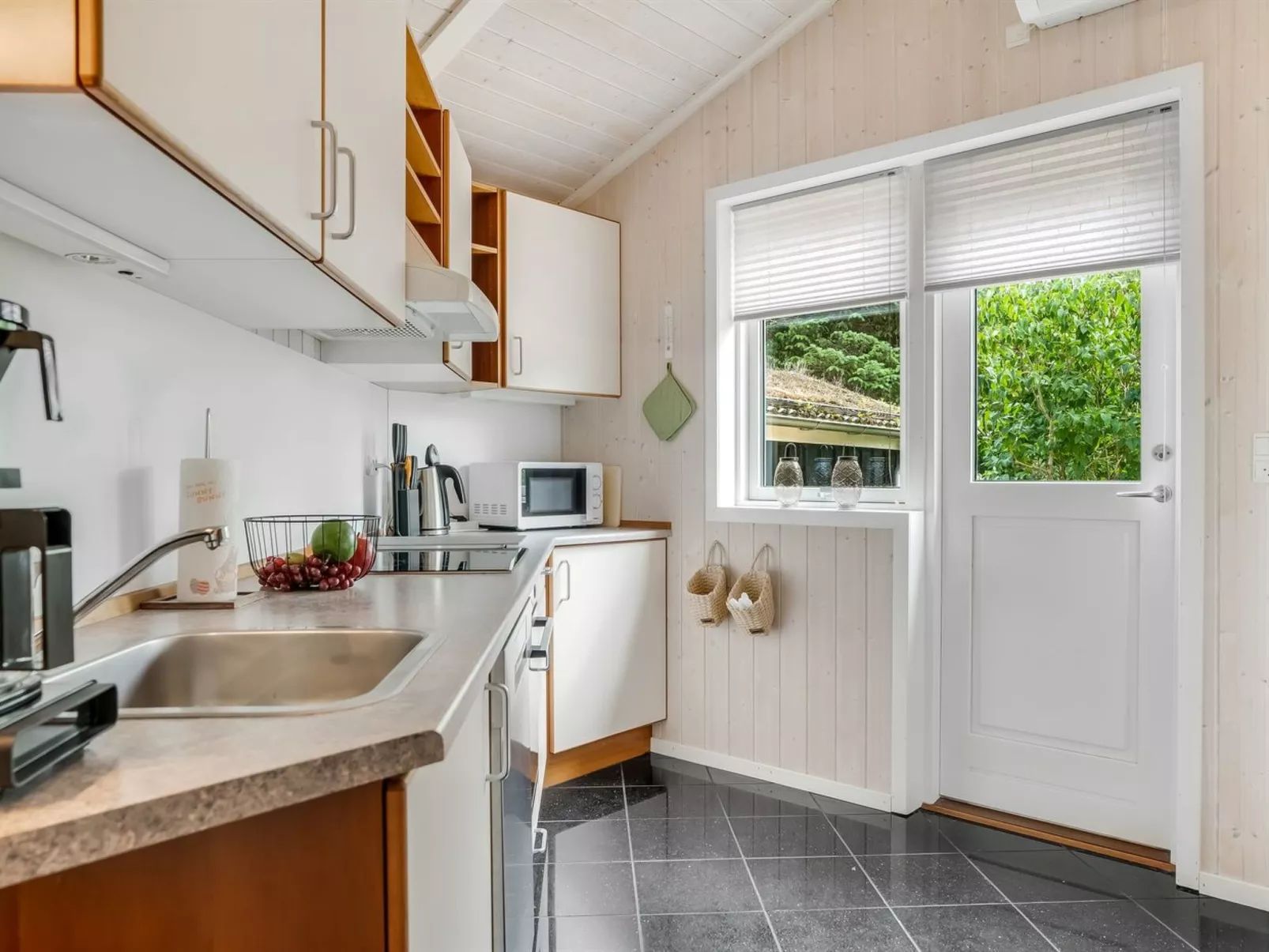 "Barnet" - 2.2km from the sea